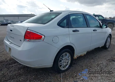 2010 Ford Focus Se z USA, uszkodzony, nr VIN 1FAHP3FN1AW127976